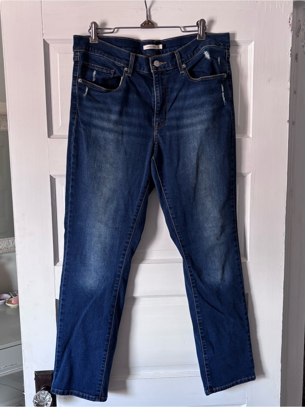 Levi's Straight Leg Jeans - Medium Wash Blue